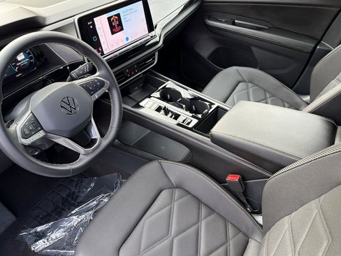 Used 2024 Volkswagen Atlas Cross Sport SE image 10