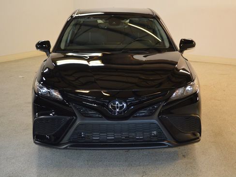 Used 2023 Toyota Camry SE image 8
