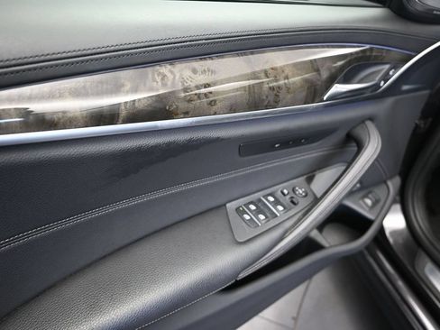 Used 2018 BMW 540i w/ M Sport Package RWD image 11