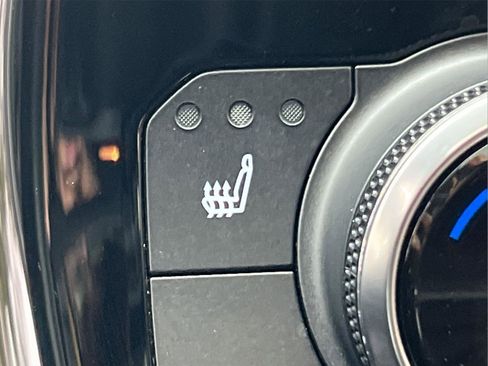 Used 2022 Toyota Highlander XLE image 32