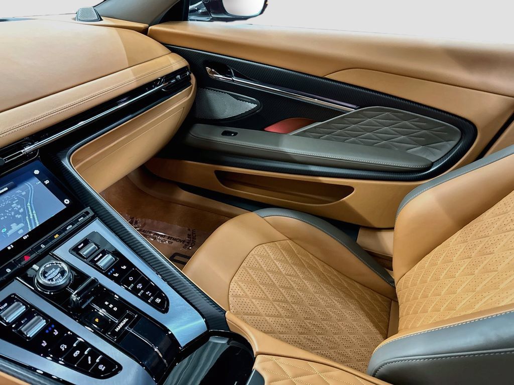 Used 2024 Aston Martin DB12 Coupe RWD image 27