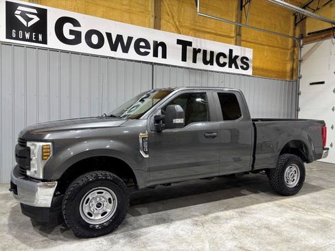 Used 2018 Ford F250 XL w/ Power Equipment Group AWD/4WD image 4