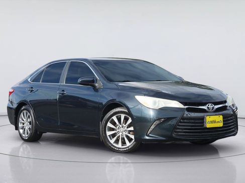 Used 2015 Toyota Camry XLE FWD image 2