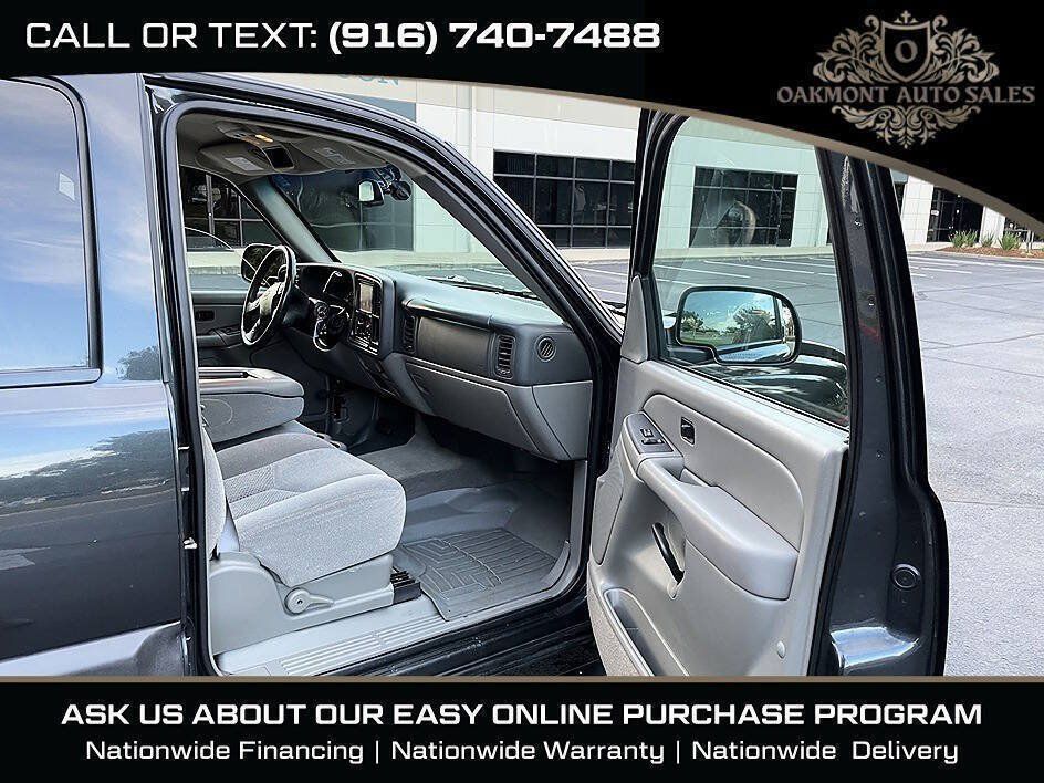Used 2005 Chevrolet Avalanche Z71 w/ Preferred Equipment Group AWD/4WD image 10
