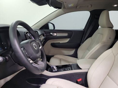 Used 2023 Volvo XC40 B4 Ultimate FWD image 17