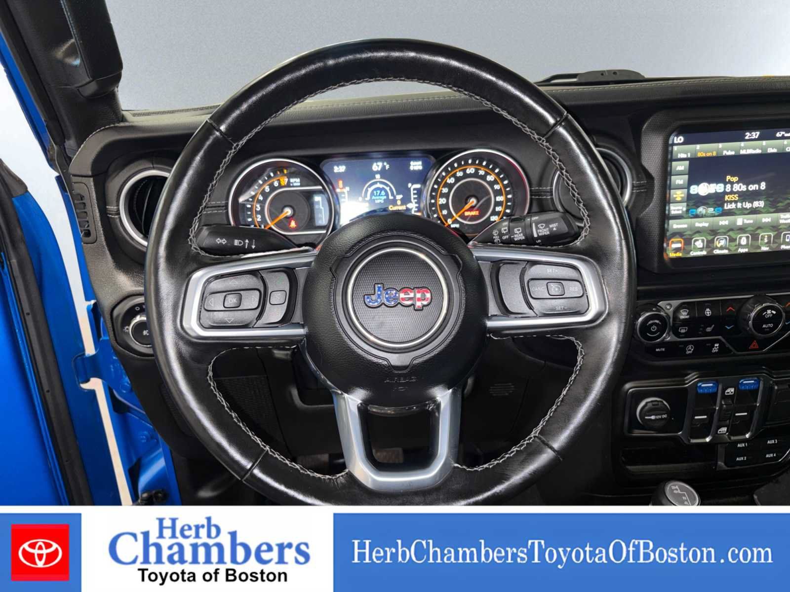 Used 2022 Jeep Wrangler Unlimited Sahara AWD/4WD image 17