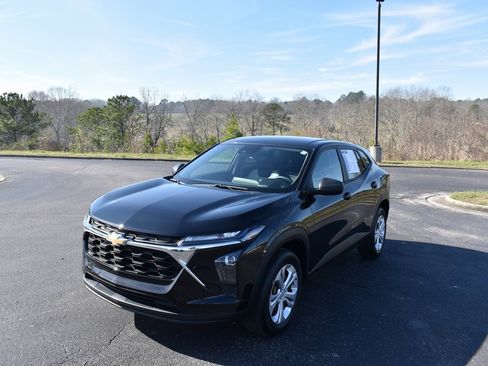 Certified 2024 Chevrolet Trax LS image 2