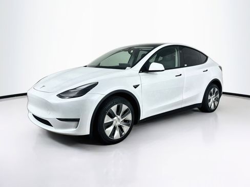 Used 2024 Tesla Model Y Long Range AWD/4WD image 3