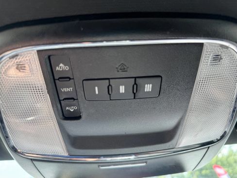 Used 2016 Dodge Charger SXT image 25