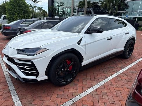 Used 2019 Lamborghini Urus AWD/4WD image 2