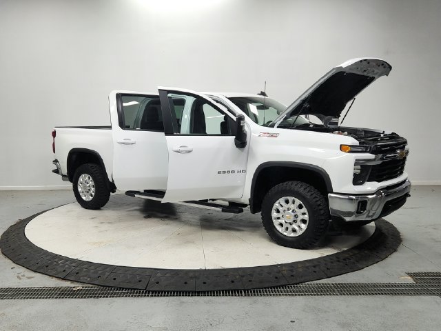 Used 2025 Chevrolet Silverado 2500 LT AWD/4WD image 10