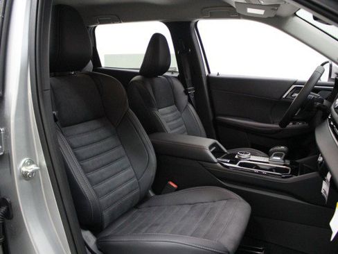 New 2025 Mitsubishi Outlander SE image 19