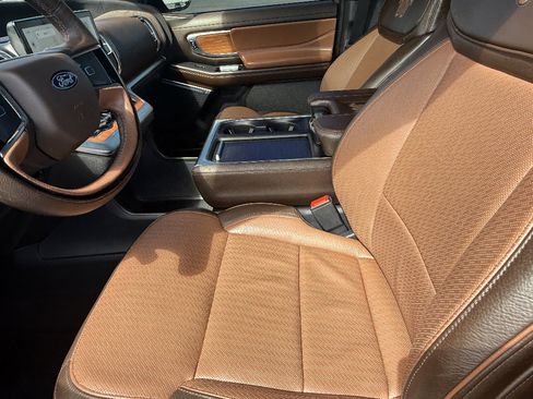 Used 2025 Ford Expedition King Ranch image 11