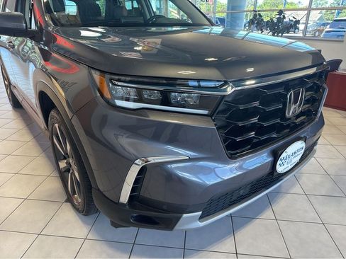 Used 2025 Honda Pilot Touring image 5