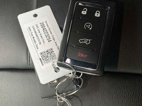 New 2025 Jeep Grand Cherokee Limited image 30