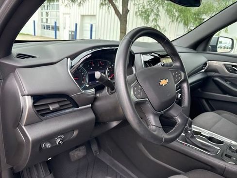 Used 2023 Chevrolet Traverse LT AWD/4WD image 12