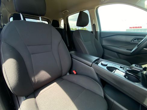 Used 2024 Nissan Rogue S AWD/4WD image 13