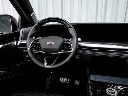 Used 2025 Cadillac Escalade ESV V AWD/4WD image 30