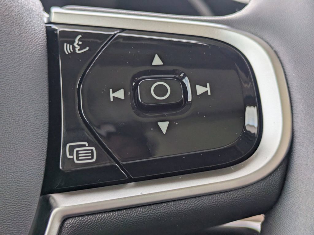 New 2025 Volvo XC90 T8 Core w/ Climate Package AWD/4WD image 29