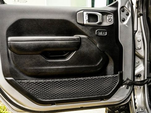 Used 2021 Jeep Wrangler Unlimited Rubicon image 36