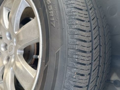 Used 2011 Kia Sorento LX w/ Convenience Pkg image 1