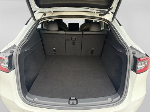 Used 2024 Tesla Model Y Long Range RWD image 29