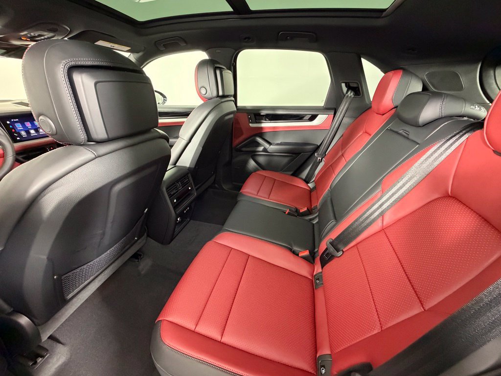 Used 2026 Porsche Cayenne AWD/4WD image 39