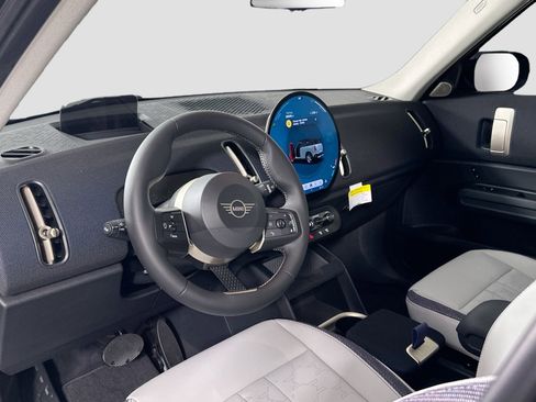 Certified 2025 MINI Cooper Countryman SE image 9