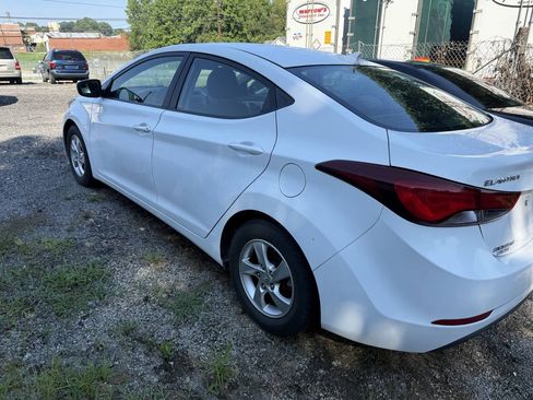 Used 2015 Hyundai Elantra SE FWD image 6