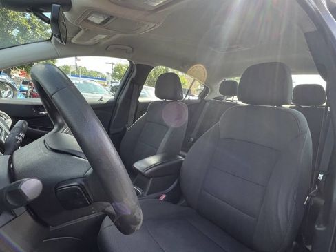 Used 2017 Chevrolet Cruze LT image 13