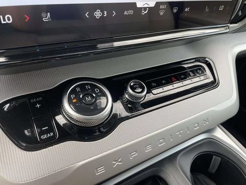 Certified 2025 Ford Expedition Active AWD/4WD image 34