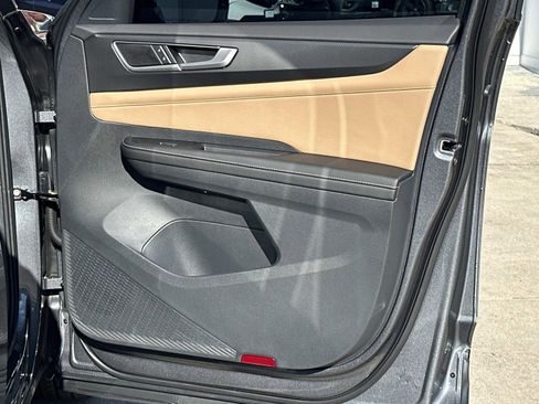 Certified 2025 Volkswagen Atlas Cross Sport SEL R-Line image 9