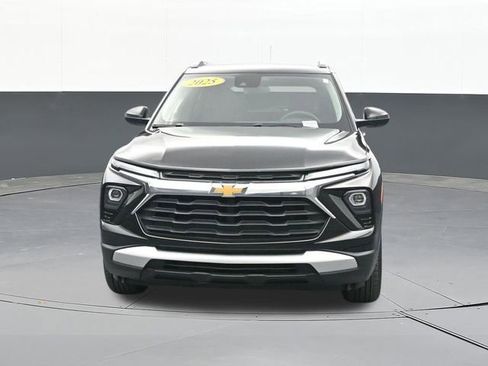 Used 2025 Chevrolet TrailBlazer LT AWD/4WD image 2