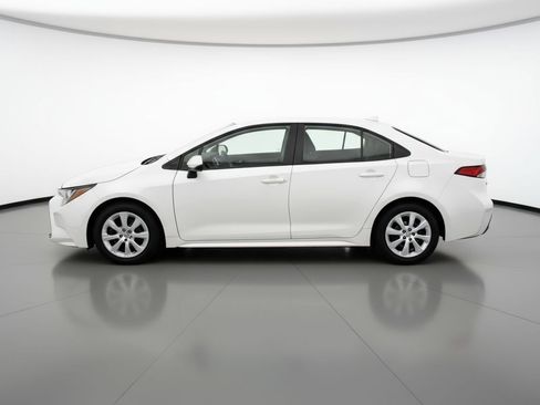 Used 2025 Toyota Corolla LE image 5