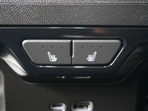 Used 2024 GMC Sierra 2500 AT4 w/ Technology Package image 15