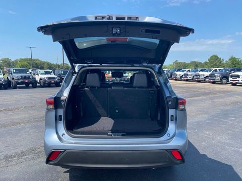 Used 2020 Toyota Highlander XLE FWD image 36