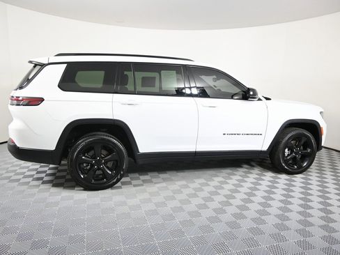 Used 2022 Jeep Grand Cherokee L Laredo image 7