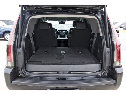 Used 2017 Cadillac Escalade 4WD image 29
