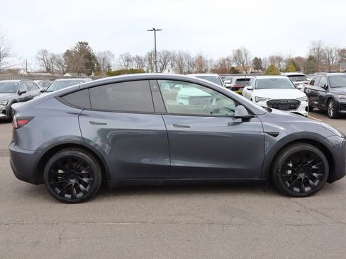 Used 2023 Tesla Model Y Long Range AWD/4WD image 5