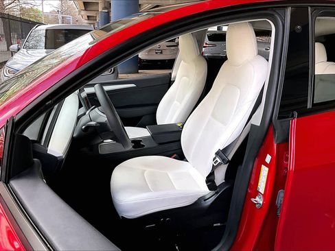 Used 2023 Tesla Model Y Performance image 7