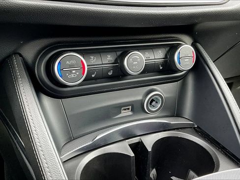 Used 2023 Alfa Romeo Stelvio Veloce AWD/4WD image 15