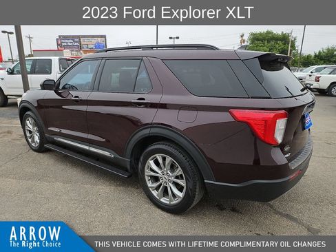 Used 2023 Ford Explorer XLT w/ Equipment Group 202A RWD image 8