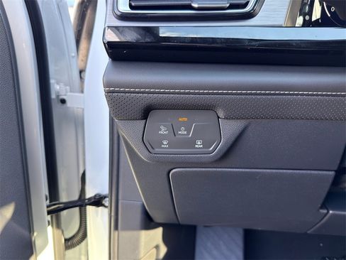 New 2026 Volkswagen Atlas Cross Sport SE image 18