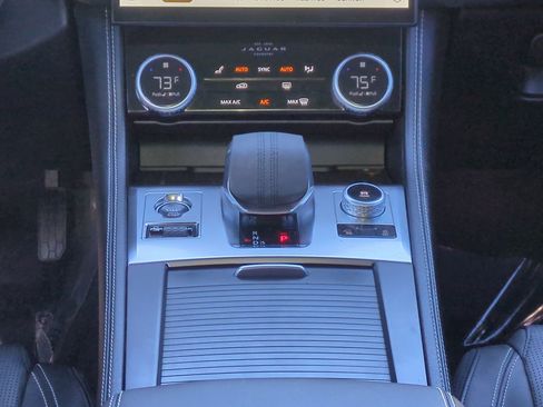 Used 2024 Jaguar F-PACE R-Dynamic S image 19