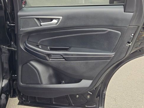 Used 2018 Ford Edge Titanium w/ Technology Package image 9