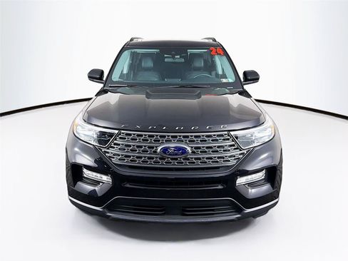 Used 2024 Ford Explorer XLT w/ Equipment Group 202A AWD/4WD image 13
