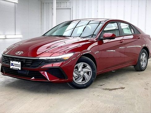 New 2026 Hyundai Elantra SE image 2