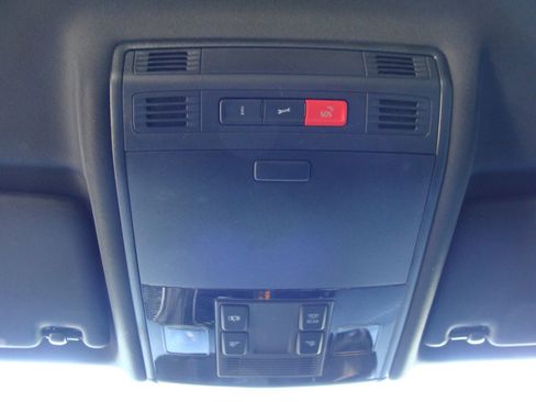 Used 2017 Volkswagen Golf S image 30