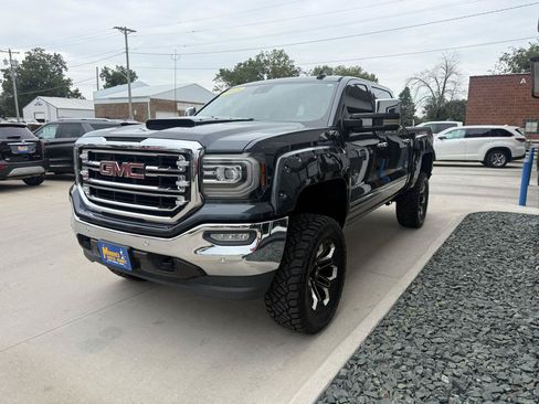 Used 2018 GMC Sierra 1500 SLT AWD/4WD image 3