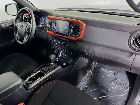 Certified 2020 Toyota Tacoma TRD Off-Road w/ Technology Package AWD/4WD image 25